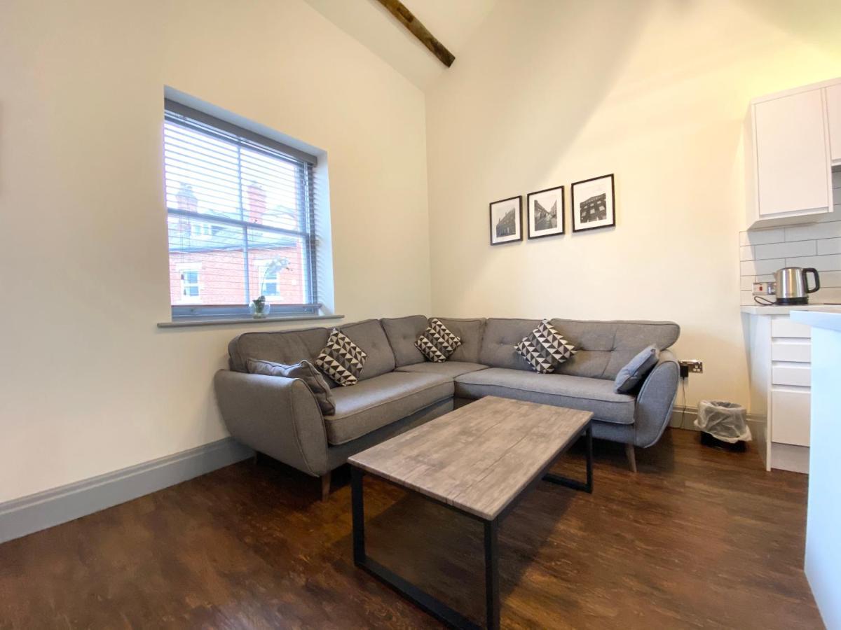 Loft At The Coach House Apartments リーズ エクステリア 写真